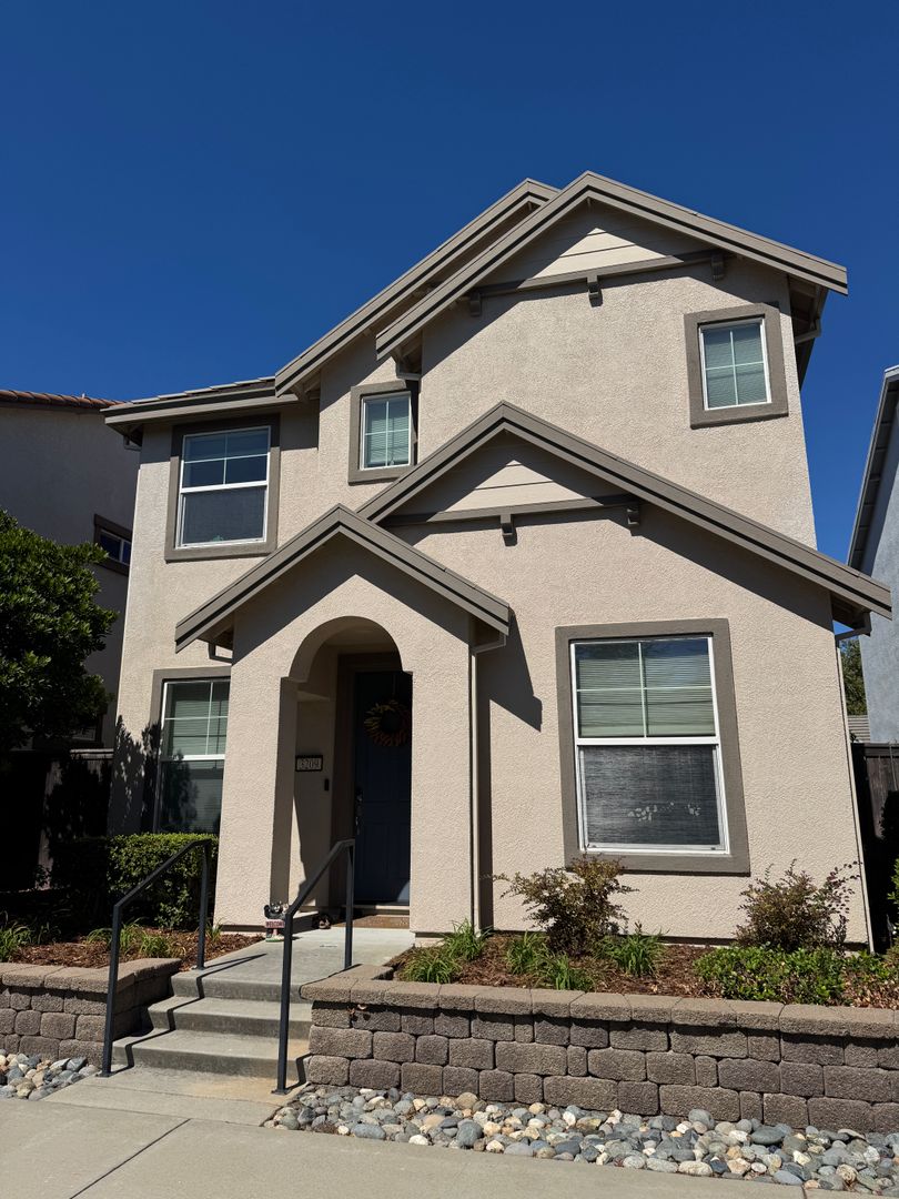 ROSEVILLE House: 3209 MONUMENT DR