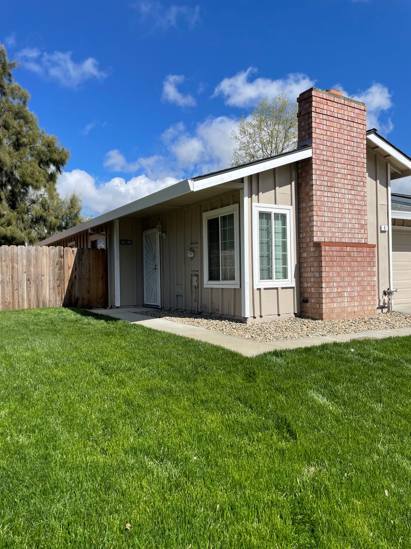 SACRAMENTO House: 6 LA SARA COURT