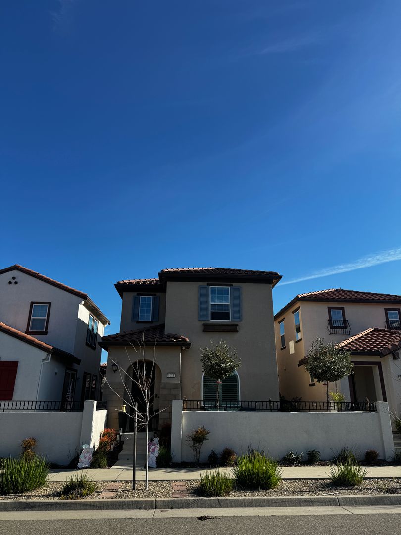 ROSEVILLE House: 1310 CHAPELHILL LANE