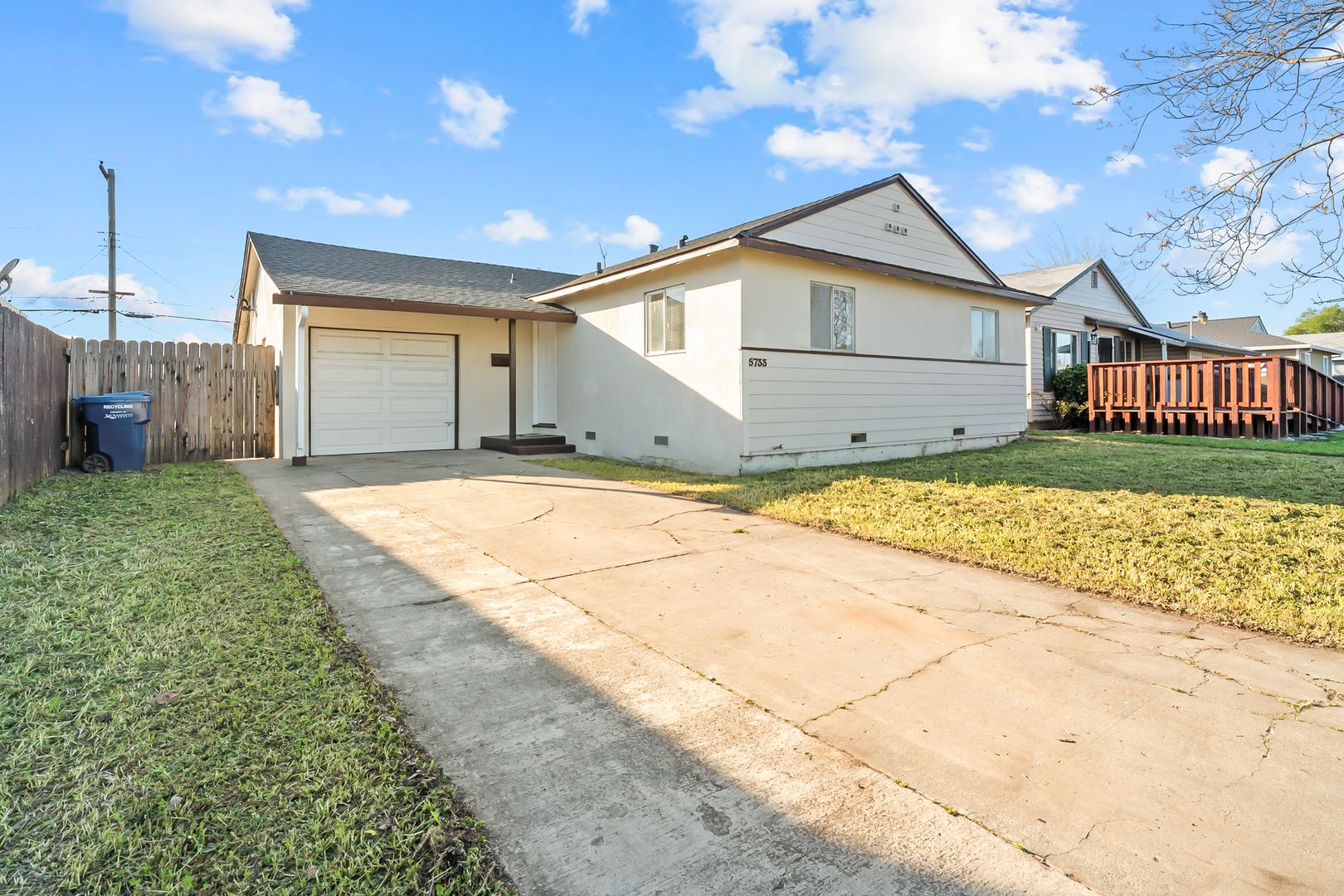 North Highlands House: 5733 San Vincente Way