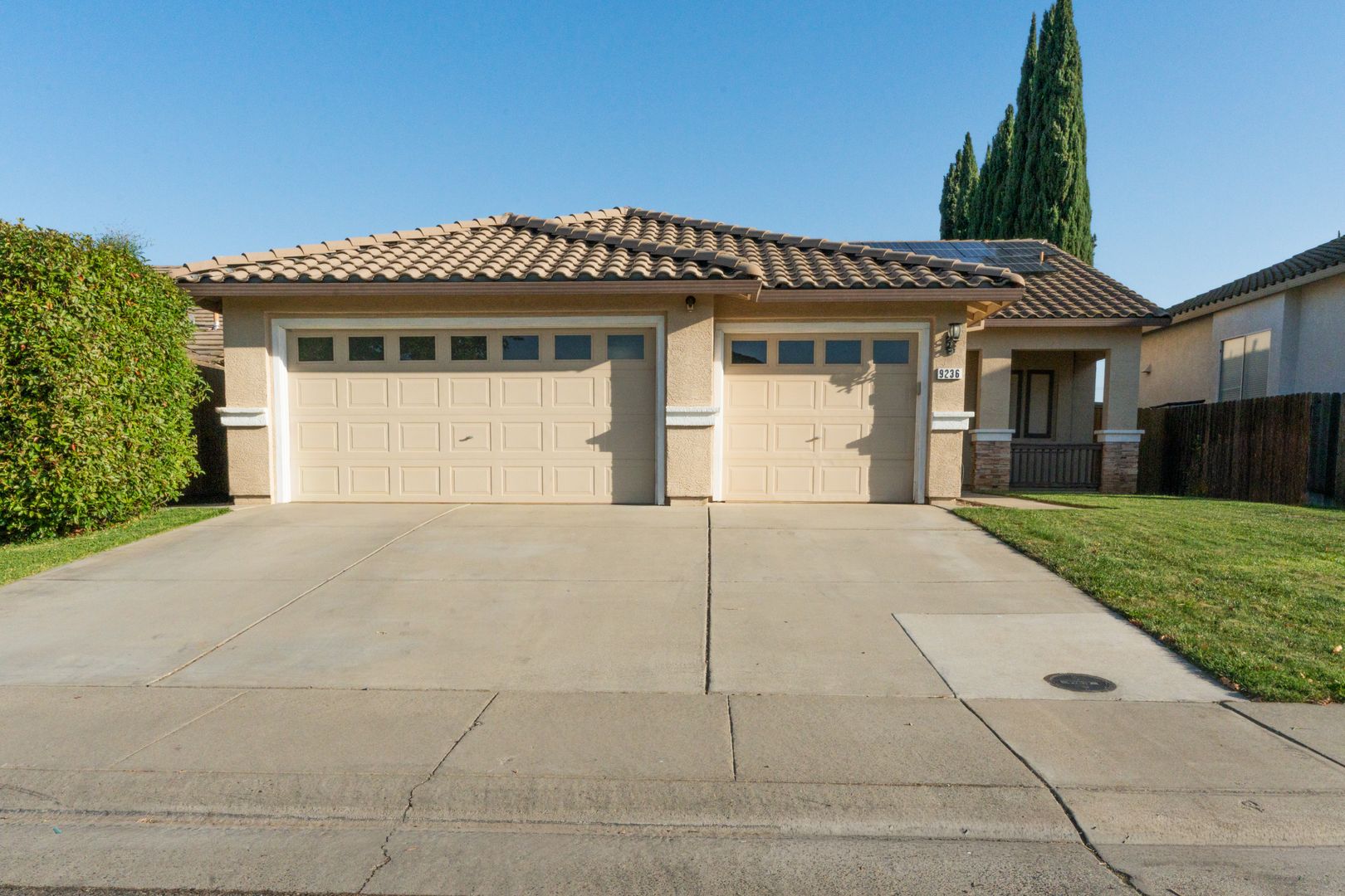 Sacramento House: 9236 Heathfield Ave