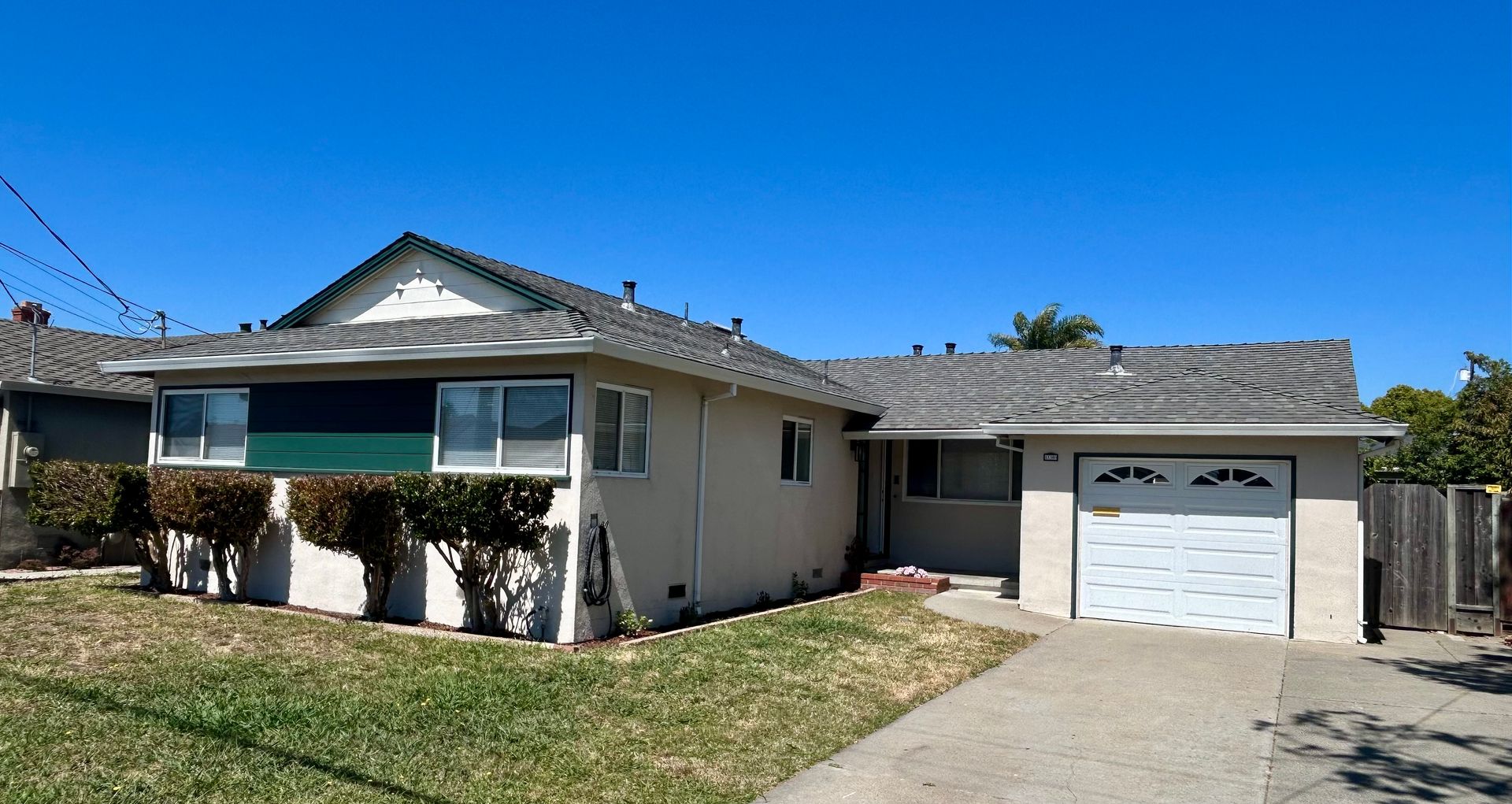San Leandro House: 15380 Ruggles St.