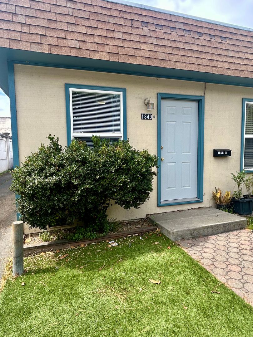 San Leandro Apartment: 1849 Washington Ave.