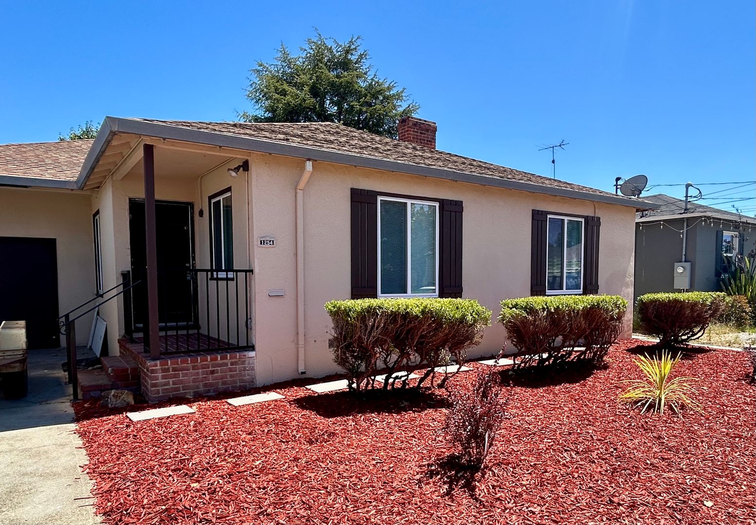 San Leandro House: 1254 Lillian Ave.