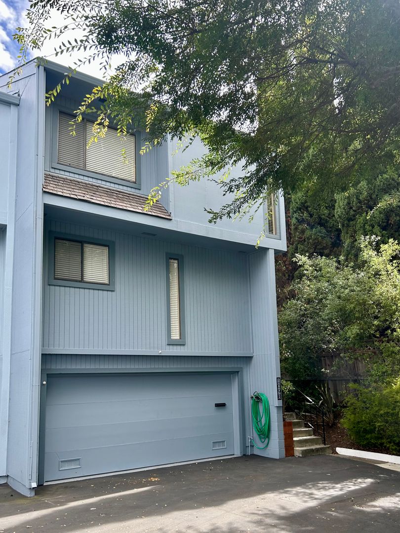 Hayward Townhome: 1098 Azalea Ct.