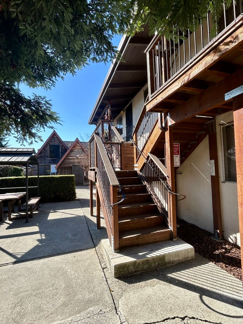 San Leandro Apartment: 16105 Marcella St.