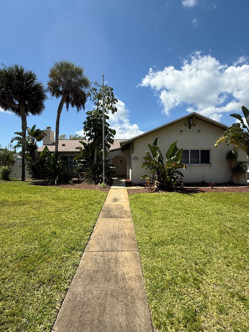 Melbourne Beach House: 217 Fifth Ave