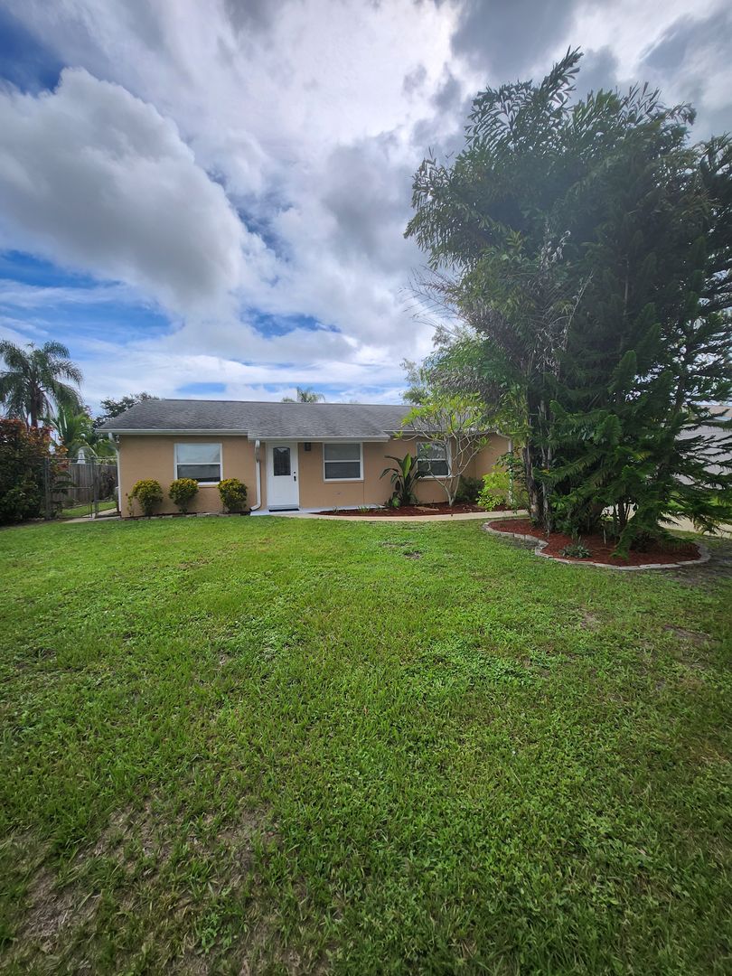 West Melbourne House: 526 Trend Rd