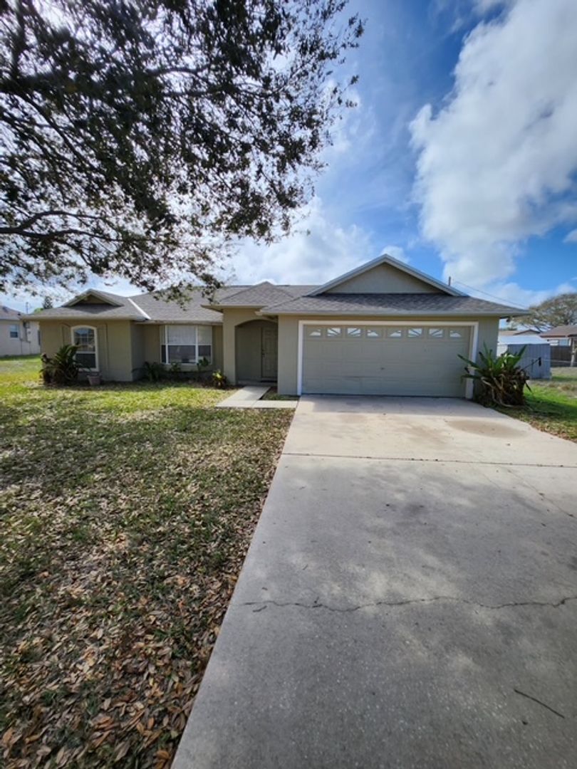 Palm Bay House: 486 Harvey Ave. NE