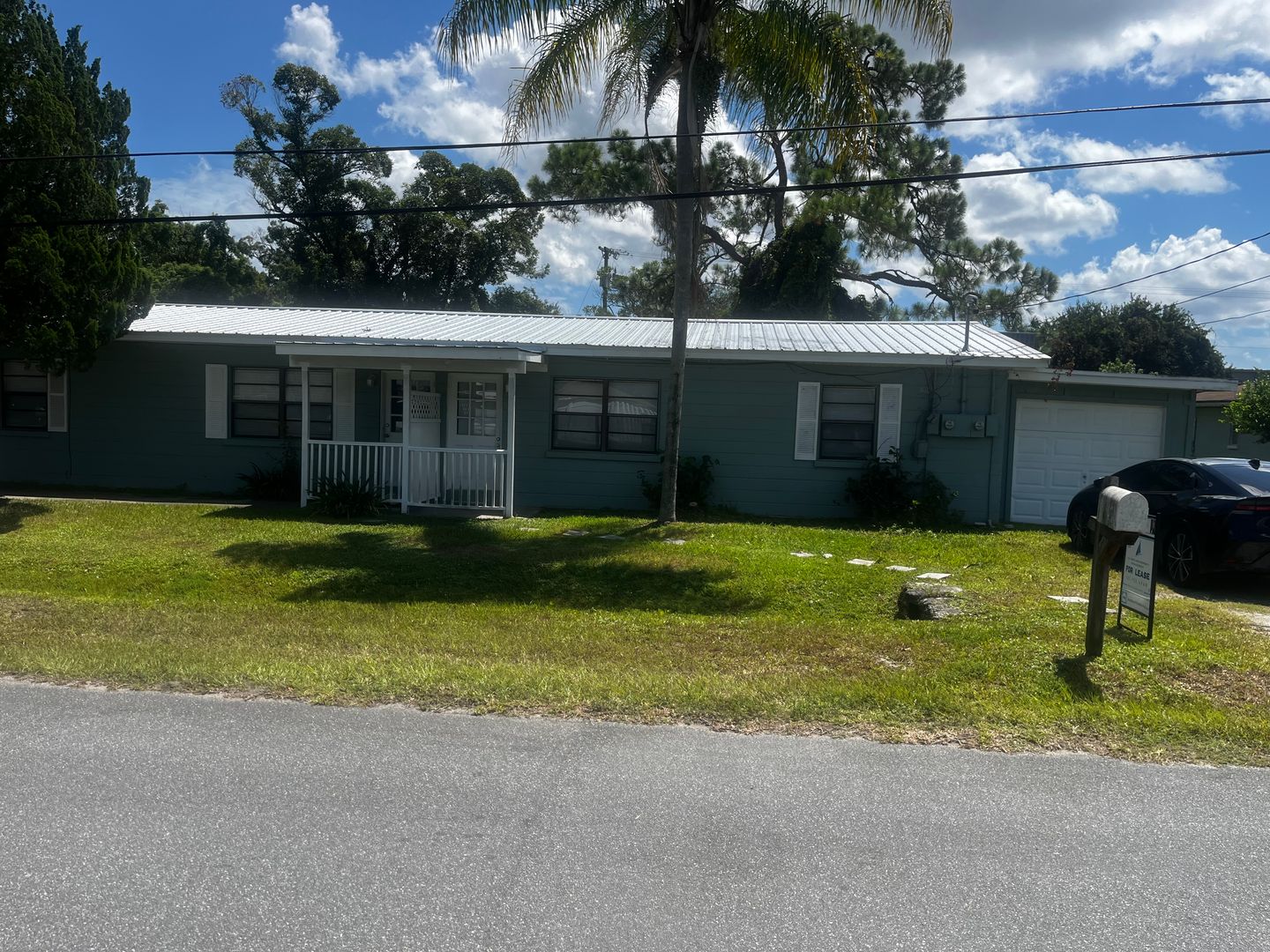 West Melbourne House: 120 Laurel Oak St.