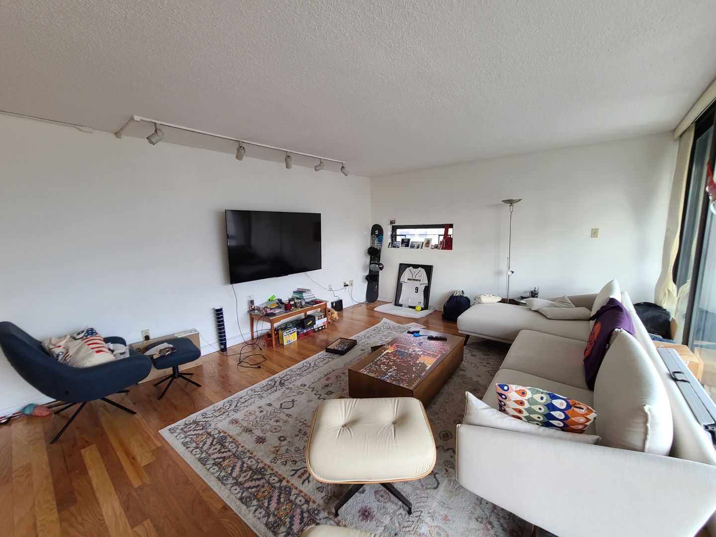 Boston Condo: 566 Comm Ave