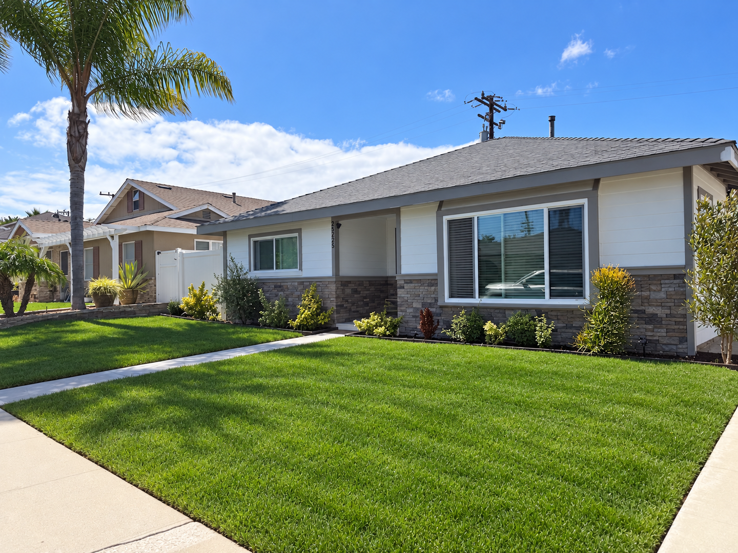 Torrance House: 25223 Weston Rd