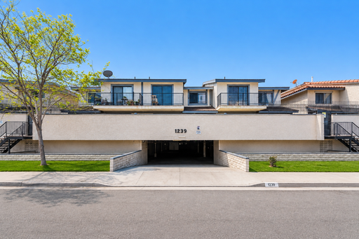 Beautifully Remodeled 3-Bedroom, 3-Bath Gardena Condo with Open-Concept Living – photo 1