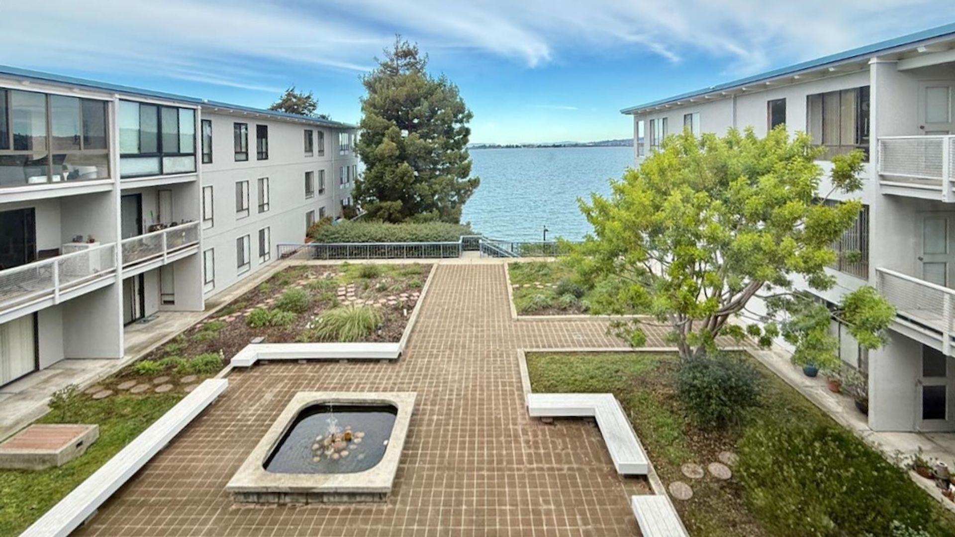 Emeryville Condo: 7 Captain Drive APT 412