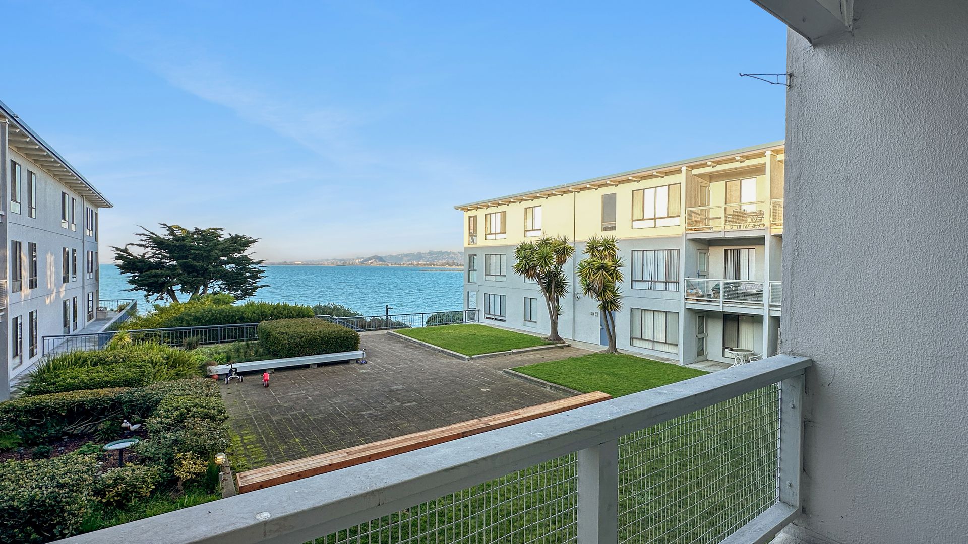 Emeryville Condo: 4 Captain Drive #309
