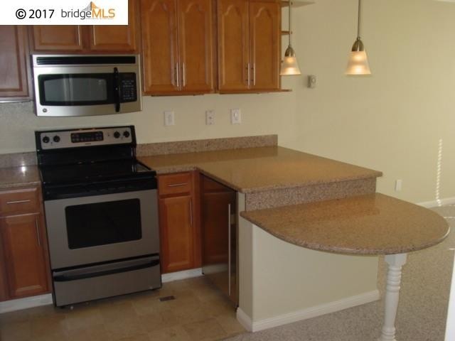 Emeryville Condo: 2 Anchor Drive APT 386