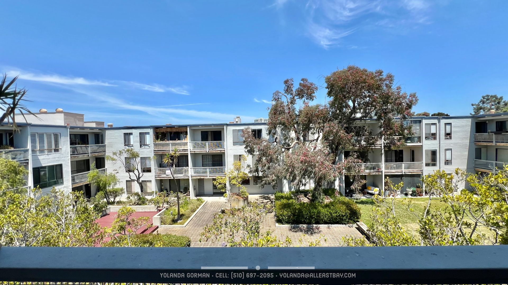 Emeryville Condo: 8 Admiral Dr. #424