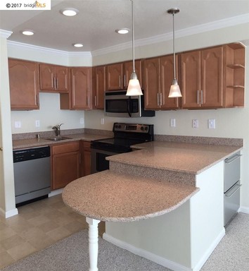 2 Anchor Drive APT 386, Emeryville, CA 94608-1556