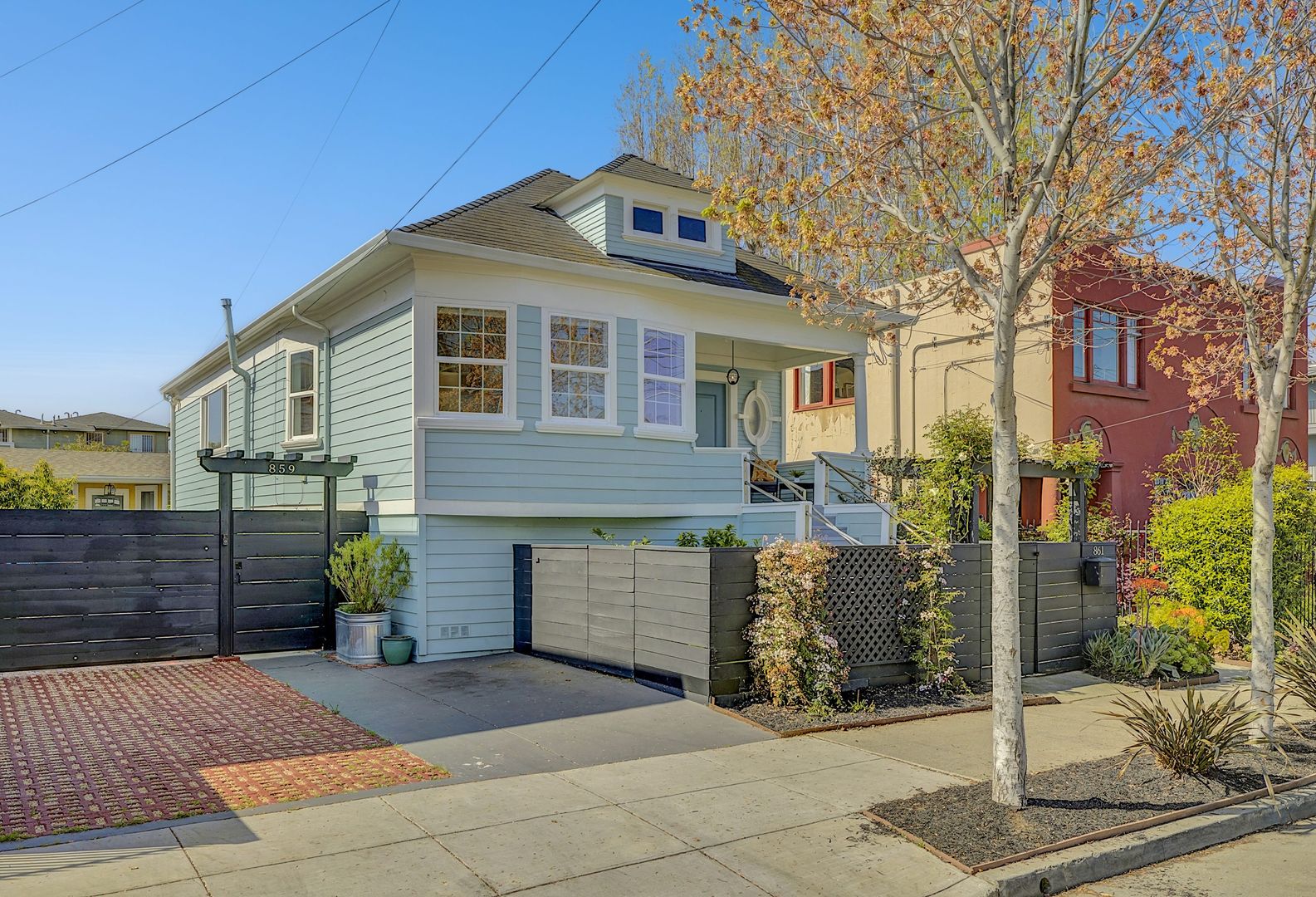 Oakland House: 861 32nd St.