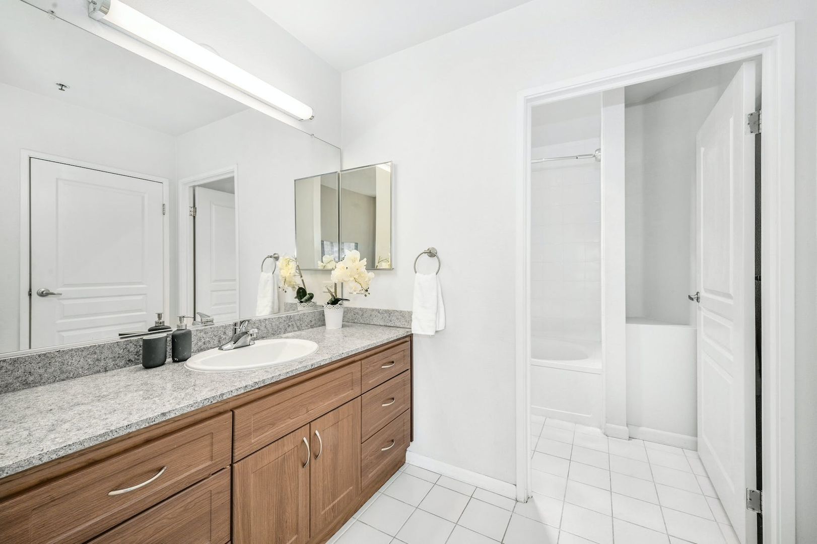 5855 Horton Street #601, photo 12