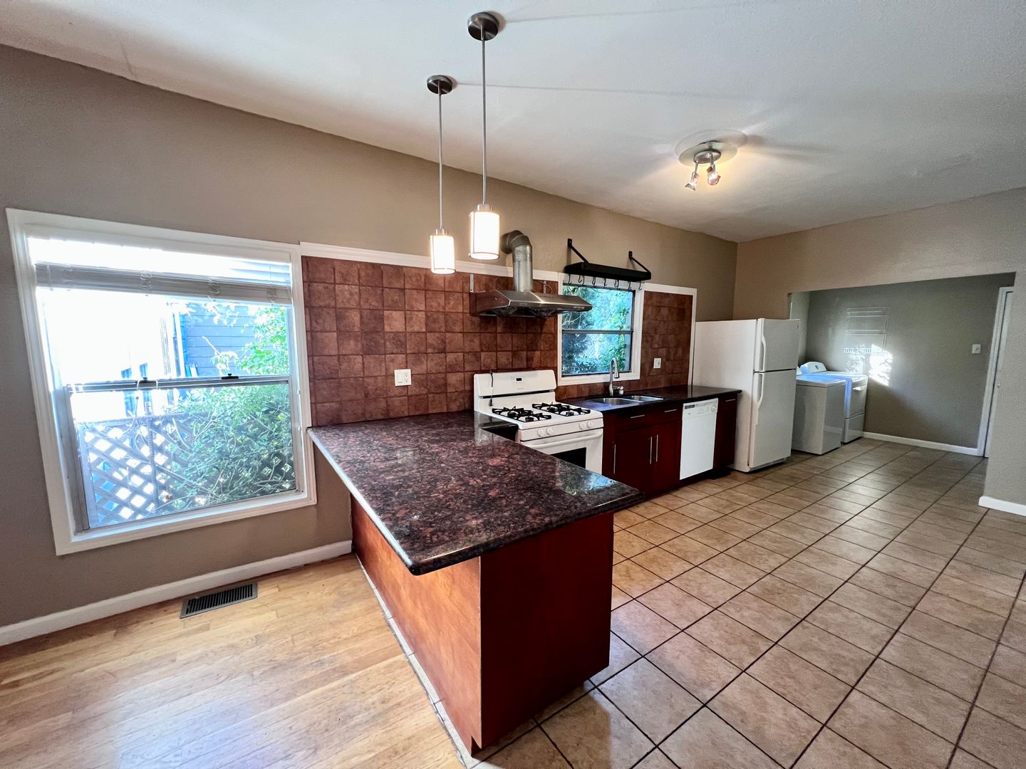 Oakland House: 3209 Hannah Street