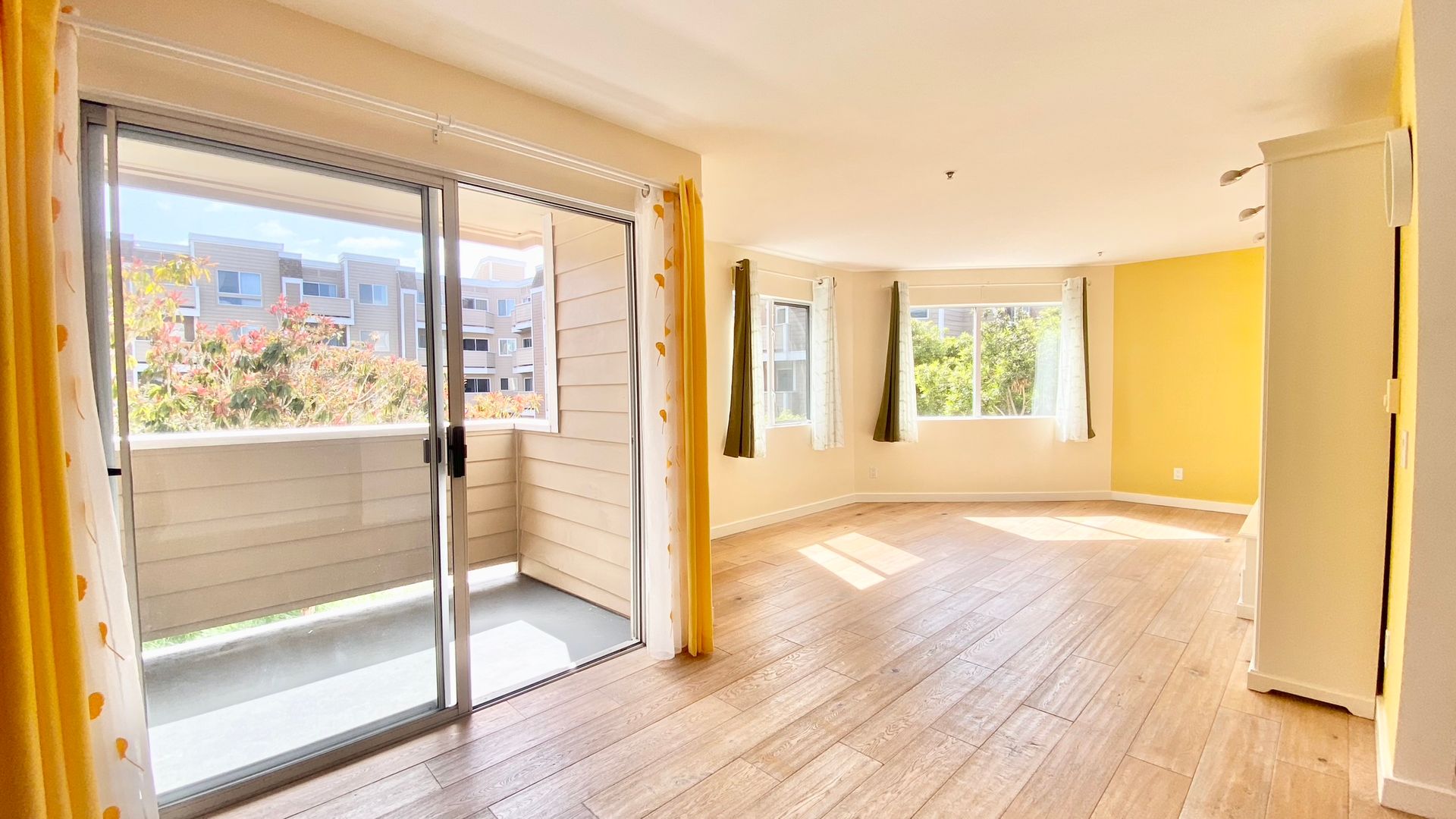 Emeryville Condo: 6400 Christie Avenue