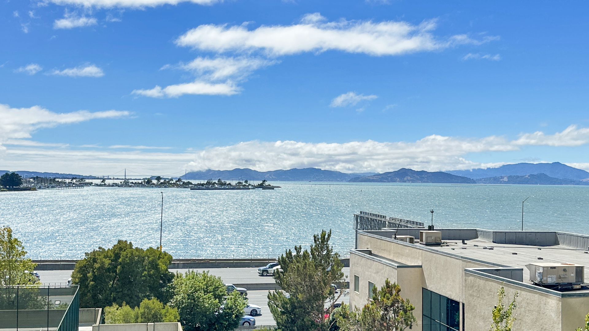 Emeryville Condo: 6363 Christie Ave. APT 517
