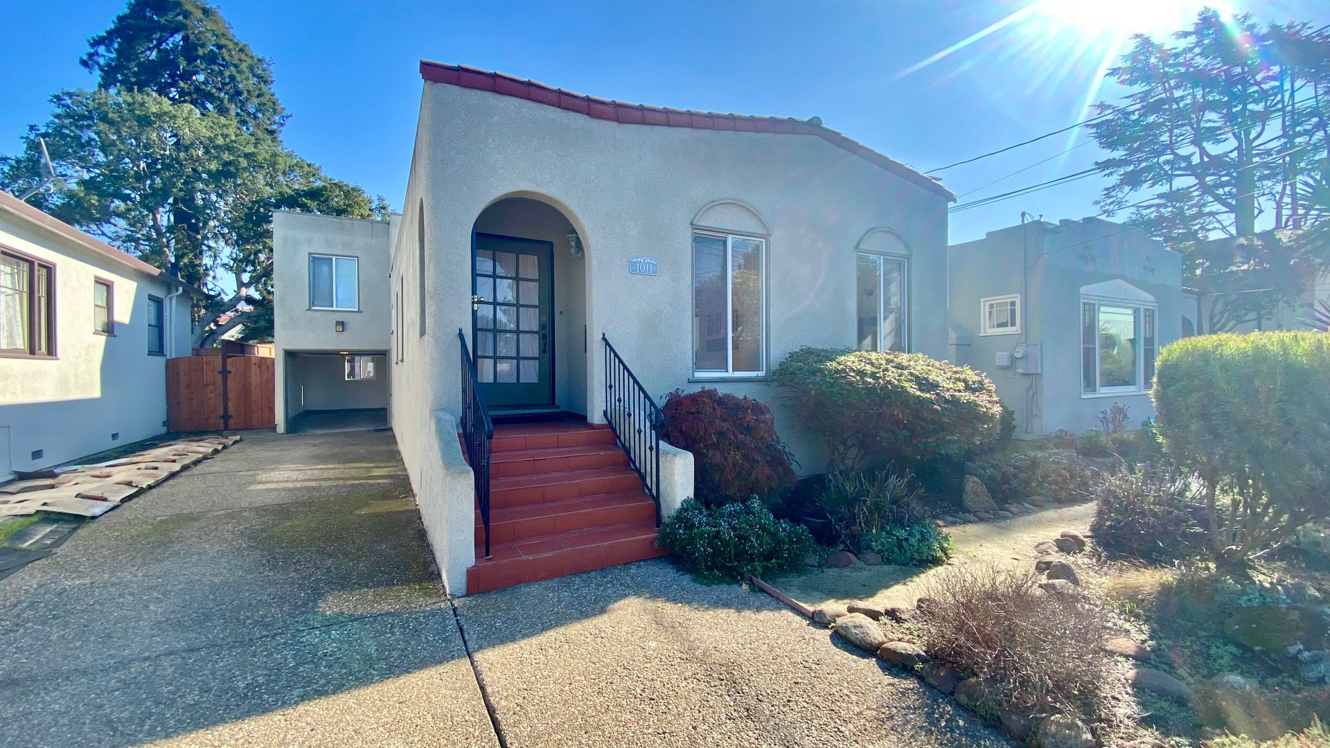 Albany House: 1011 Ramona Avenue