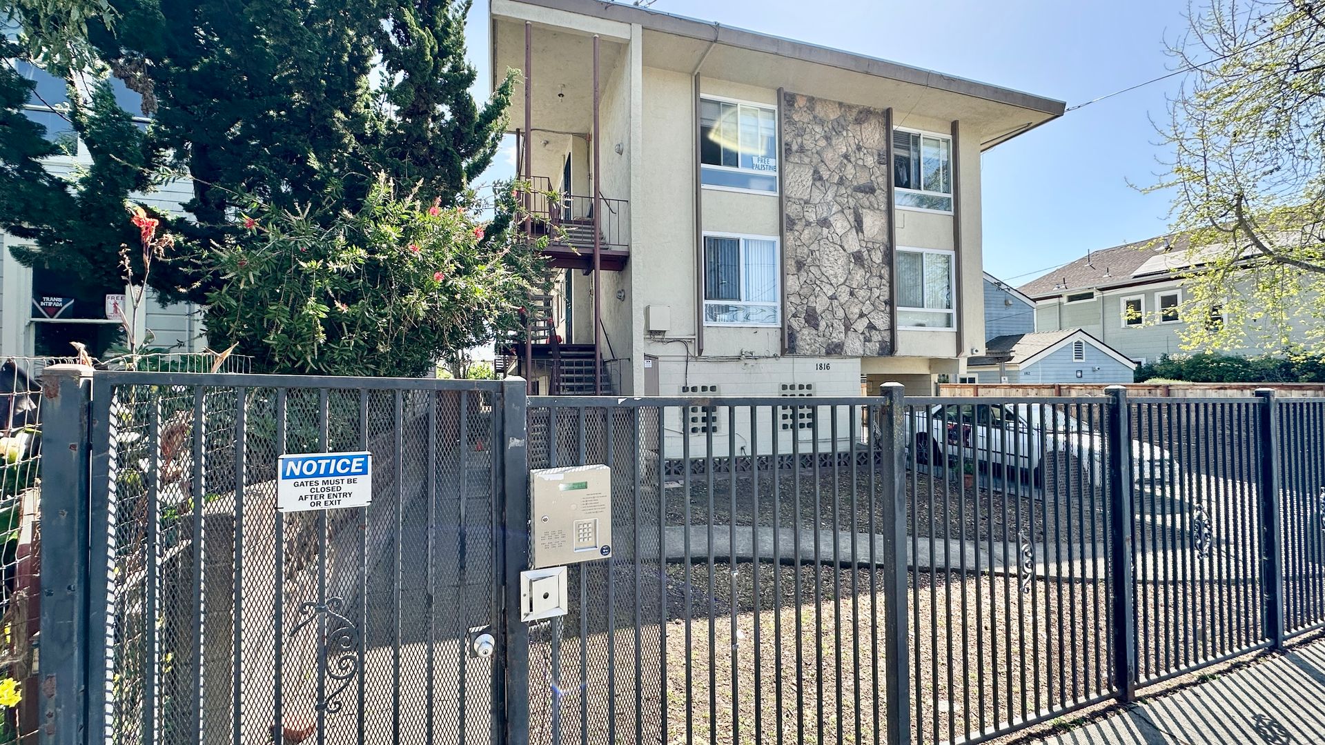 Berkeley Apartment: 1816 Fairview Street