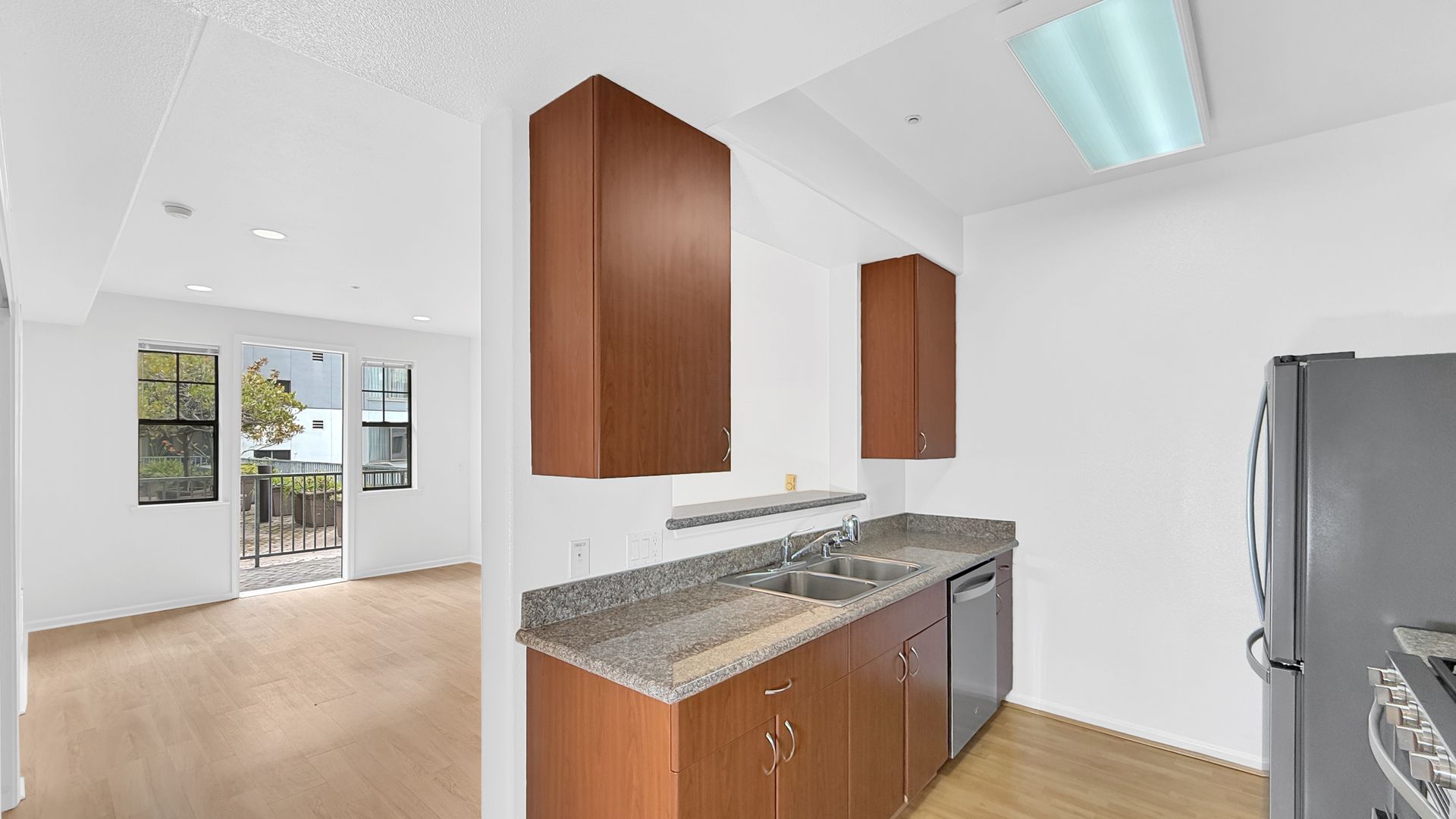 989 Franklin Street #302, photo 2
