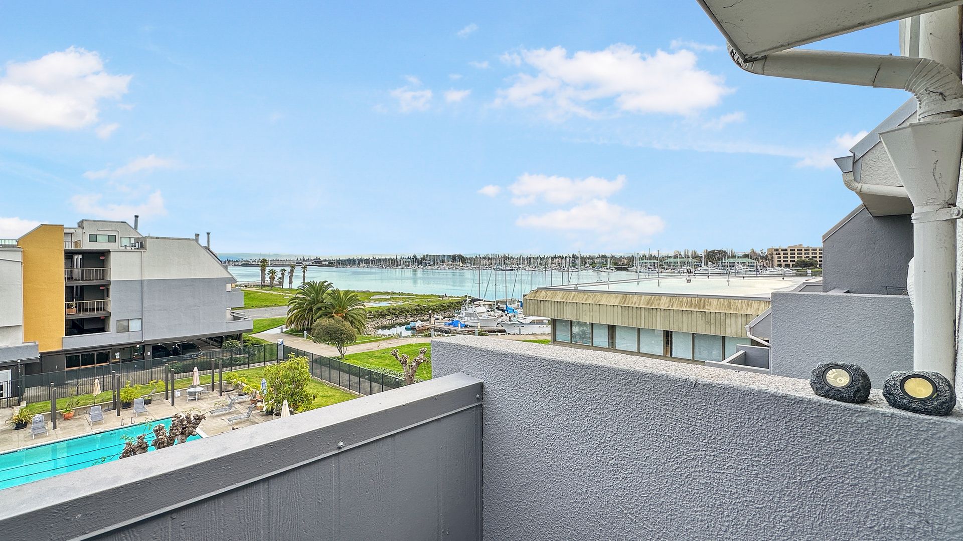 Oakland Condo: 7 Embarcadero West Apt 306