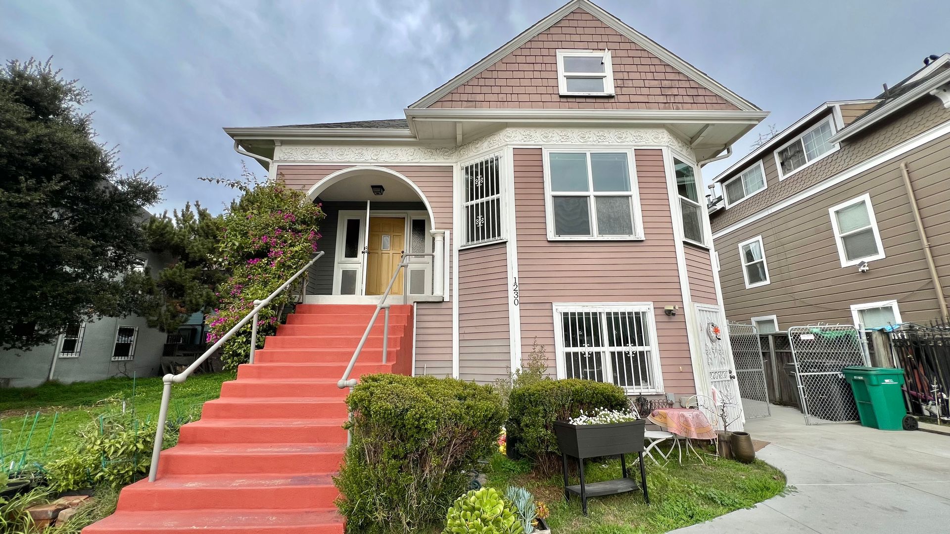 Oakland Apartment: 1230 10th St. - Upper