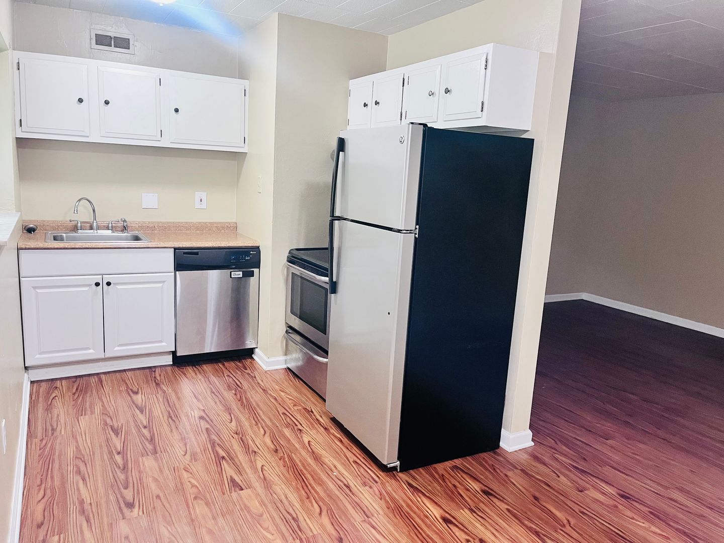 Pittsburgh Apartment: 564 Maryland Avenue