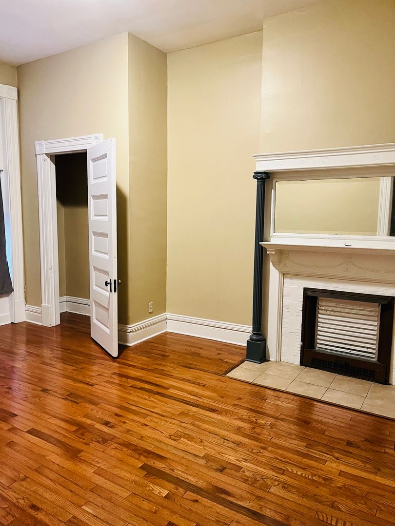 Pittsburgh Apartment: 917 Beech Avenue
