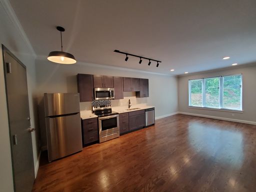 Woodland Park - Spacious 1 Bed/1 Bath Apartment with Off Street Parking – photo 1