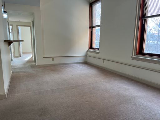 The Crossings - 2 Bedroom/1.5 Bath Corner Unit With a Great View of Downtown – photo 1