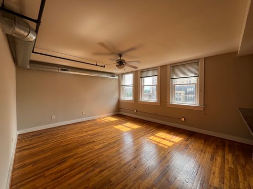 The Hancock Building - Spacious Top-Floor 1 Bedroom/1 Bath – photo 1