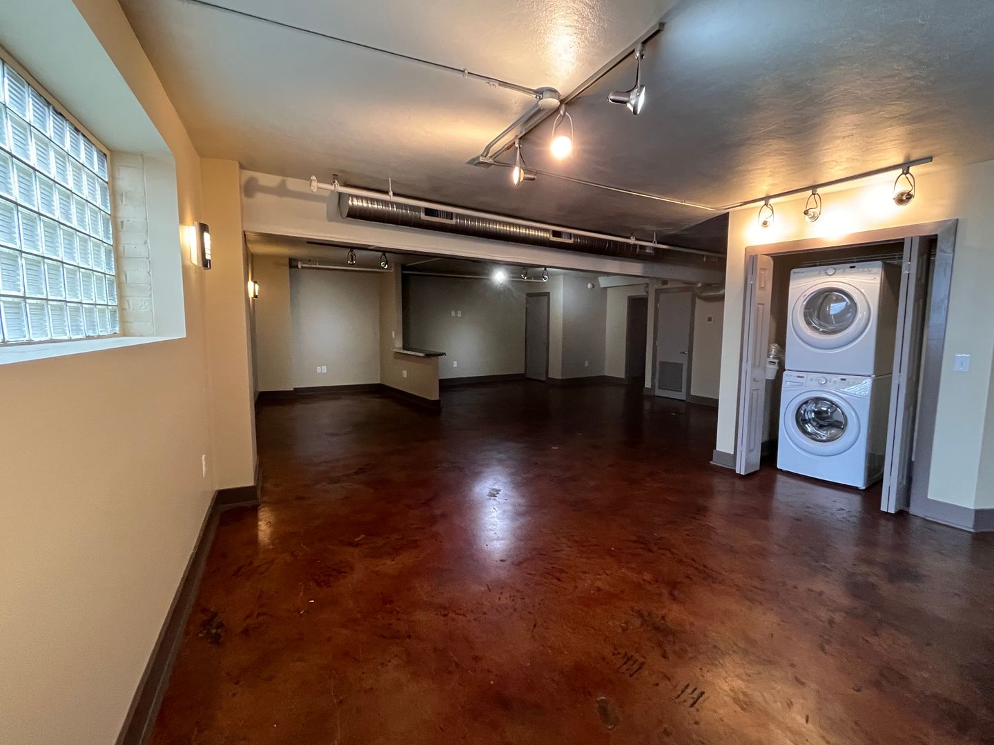 Roanoke Apartment: 401 Campbell Ave SW