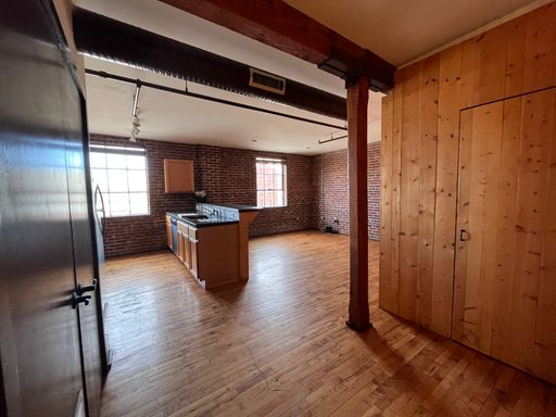 Lawson Building East - Large 1 Bedroom/1 Bath Apartment with Beautiful Mountain View – photo 1