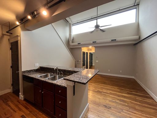 The Hancock Building - Lofted 2 Bedroom/2 Bathroom with Private Deck – photo 1