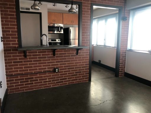 Locker Room Lofts - 1 Bed/1 Bath with a View of the Roanoke Star – photo 1