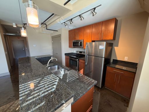 The River House - 2 Bed/2 Bath with Great Natural Light – photo 1