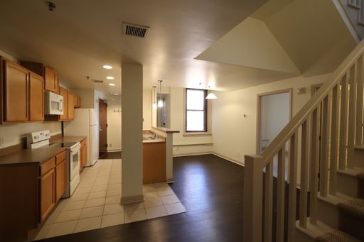 The Crossings - Spacious Dual-Level 2 Bedroom/2 Bathroom with a Den – photo 1