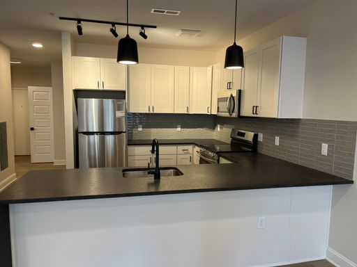 The Bower - 2 Bed/2 Bath Luxury Corner Unit – photo 1