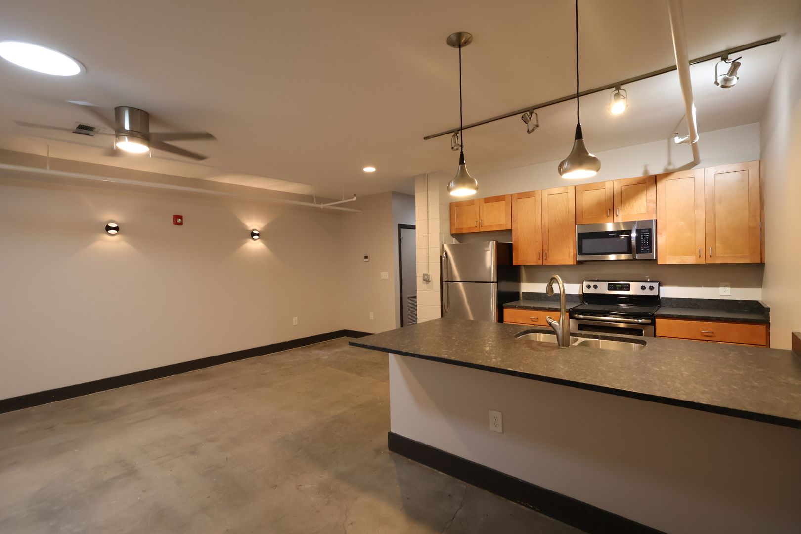 Roanoke Apartment: 425 Church Ave SW