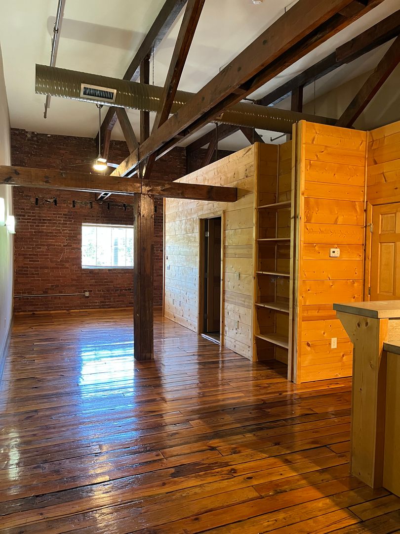 Roanoke Apartment: 302 Campbell Ave SE