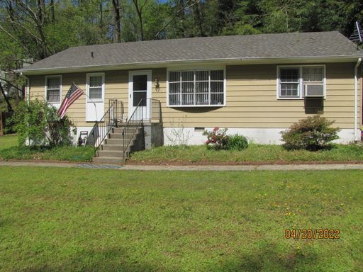 Charming 3-Bedroom Home in Woodhaven Shores!