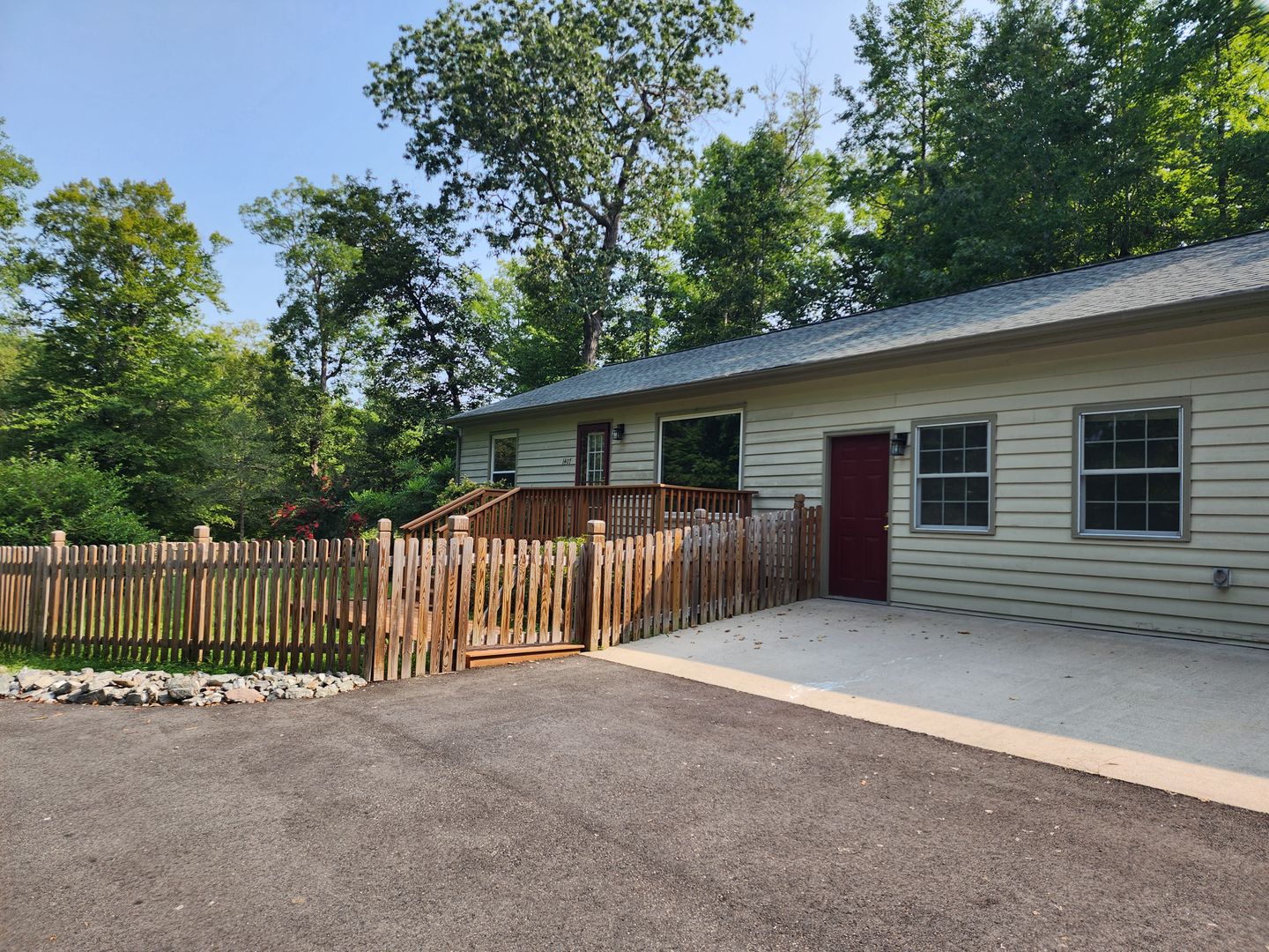 Quinton House: 1407 Dispatch Rd