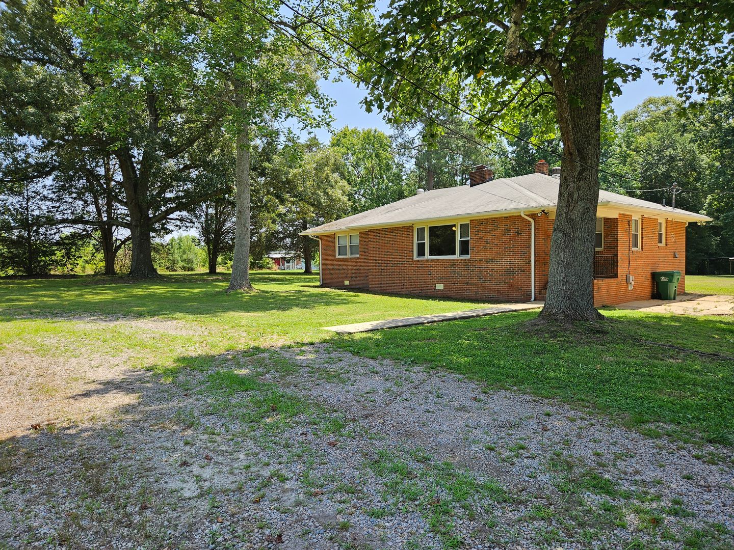 Sandston House: 2477 Meadow Road