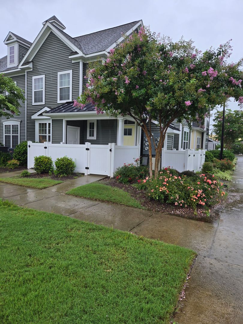 Williamsburg Townhome: 1110 Monarch Ct